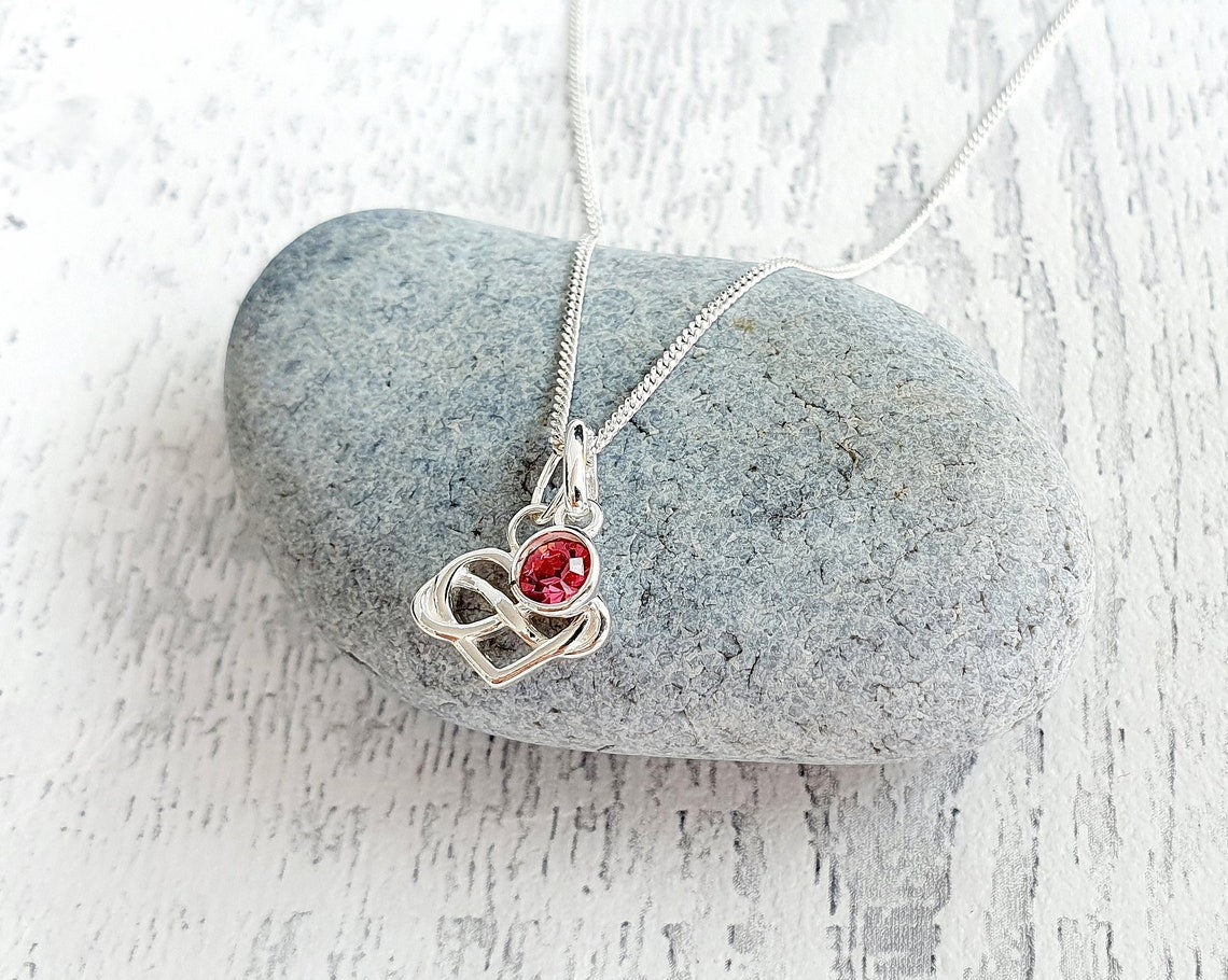 Speciel datter Infinity Heart Birthstone halskæde